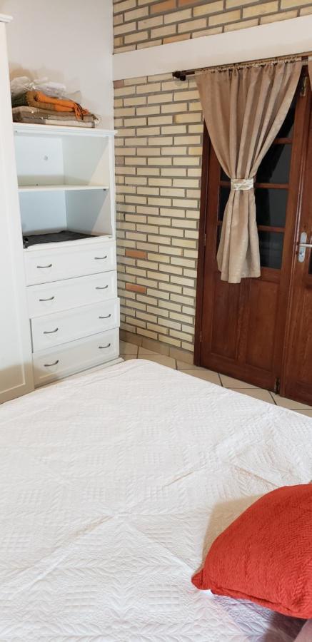 Residencial Costumes Brasileiras 호텔 봄비나스 외부 사진
